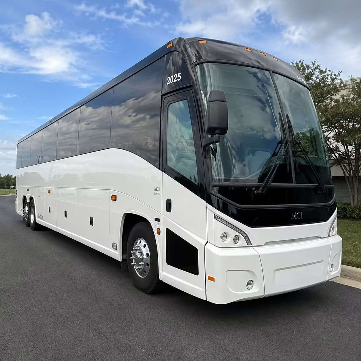 outlaw field summer concert shuttles for groups of every size